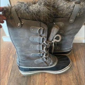 Women’s Sorel Joan of Arc snow boots, 8.5
